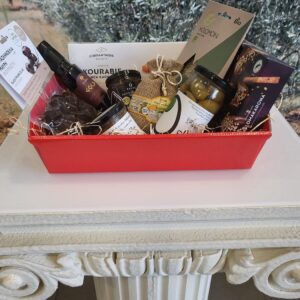 Cutie festivă, cu 9 produse gourmet
